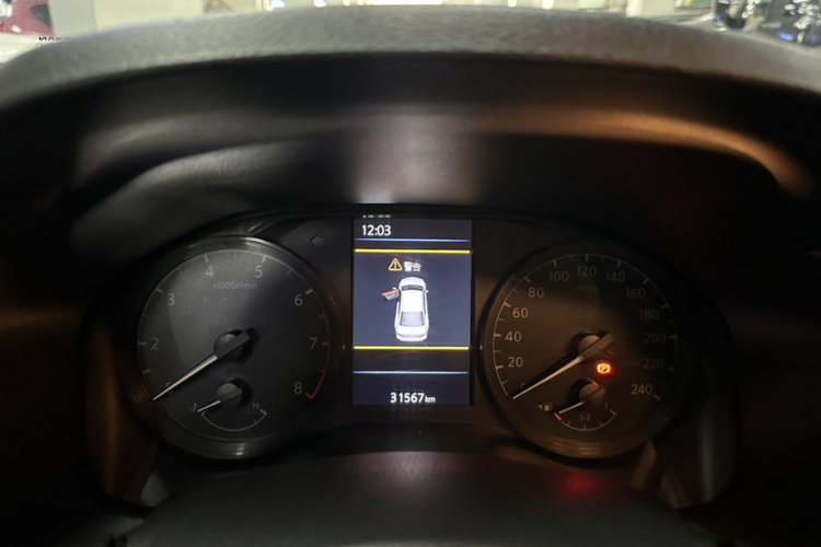 日产 天籁 2021款 2.0L XL 舒适版中控内饰15