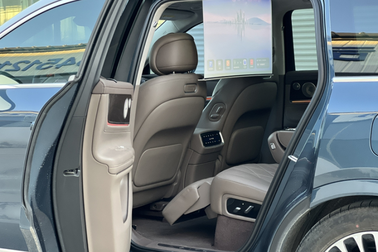 鸿蒙智行 问界M9 2024款 增程 Ultra版 52kWh 5座版中控内饰7002