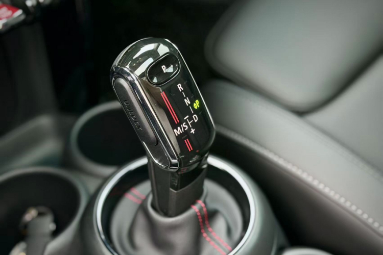 MINI 2021款 2.0T COOPER S 经典派中控内饰7010