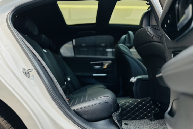 奔驰C级 2023款 改款 C 260 L 运动版中控内饰7006