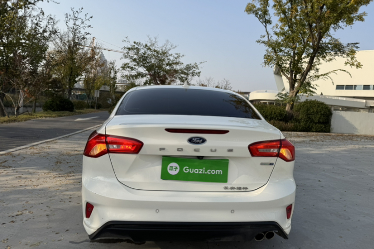 福特 福克斯 2020款 三厢 EcoBoost 180 自动锋潮型车身外观6001