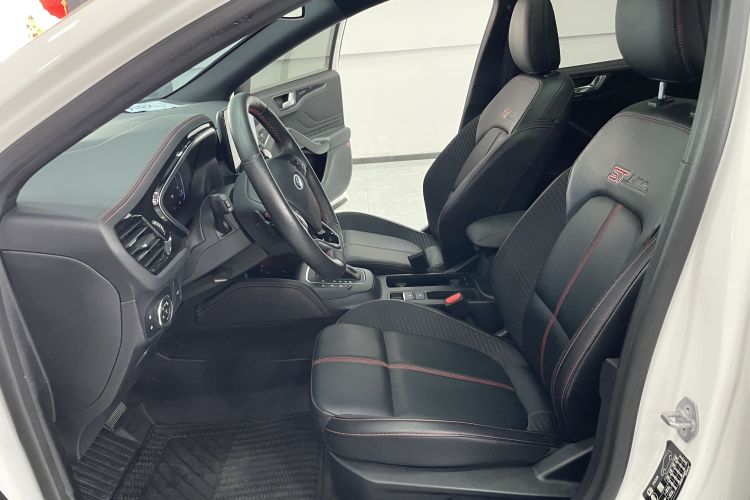 福特 福克斯 2022款 三厢 EcoBoost 180 自动ST Line中控内饰7003