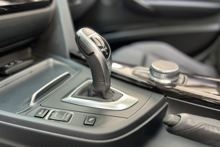 宝马3系 2018款 320Li M运动曜夜版中控内饰7001