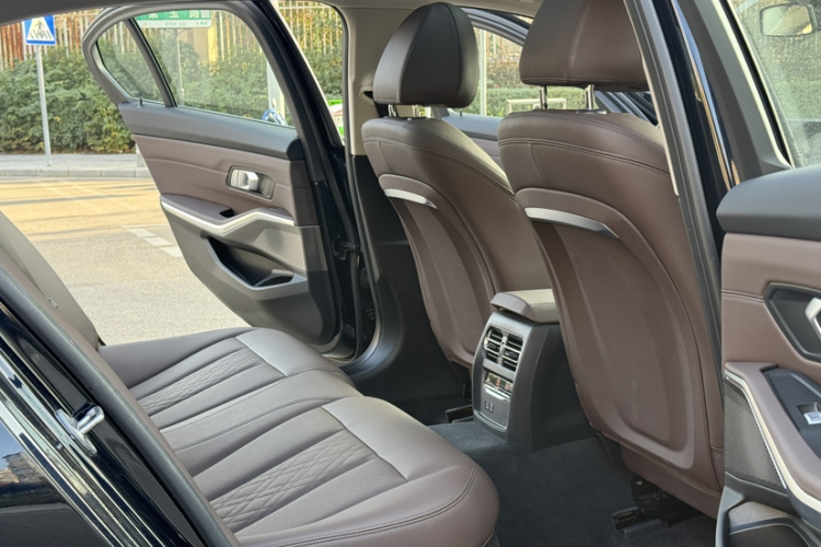 宝马3系 2024款 325Li M运动套装中控内饰7007