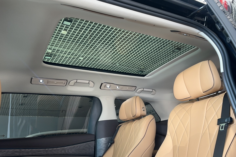 腾势D9 2024款 DM-i 980 四驱尊贵型局部细节22