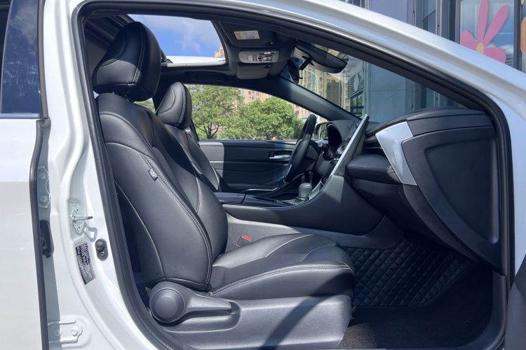 丰田 亚洲龙 2023款 2.0L 进取版中控内饰7005