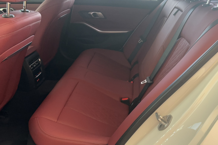 宝马3系 2024款 325i M运动套装中控内饰7002