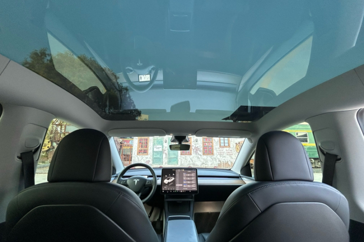 特斯拉 Model Y 2022款 后轮驱动版中控内饰7009