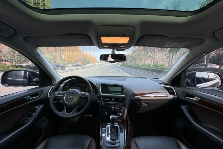 奥迪Q5 2017款 Plus 40 TFSI 技术型中控内饰7001