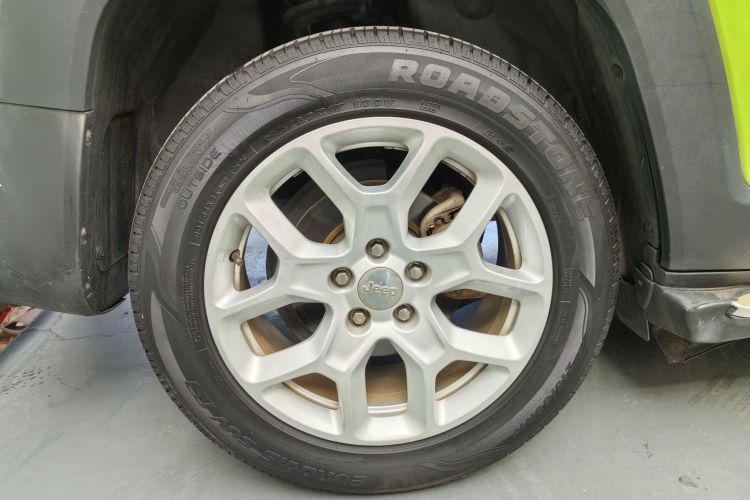 Jeep 自由侠 2017款  180T 自动劲能版车身外观6006