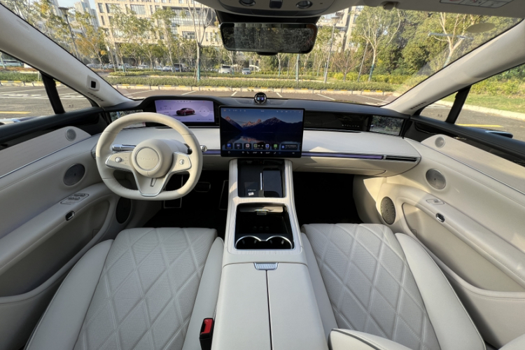 鸿蒙智行 享界S9 2025款 增程 Ultra中控内饰7004