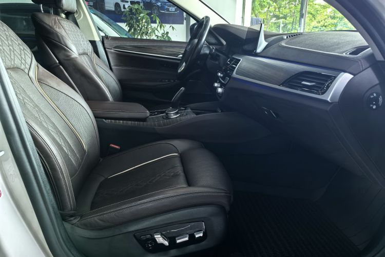 宝马5系新能源 2020款 530Le 先锋版中控内饰7007