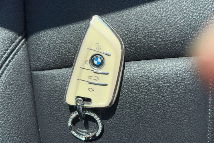 宝马1系 2020款 120i 时尚型中控内饰7008