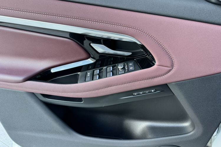 路虎 揽胜极光 2022款 改款 极光L 249PS R-Dynamic 豪华版中控内饰7004