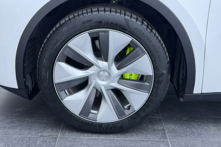 特斯拉 Model Y 2022款 后轮驱动版局部细节9004