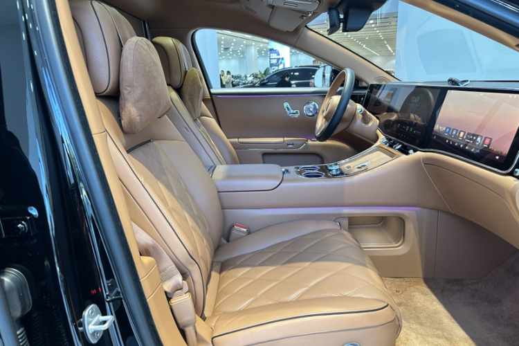 鸿蒙智行 尊界S800 2025款 增程 星辉行政版 4座局部细节41