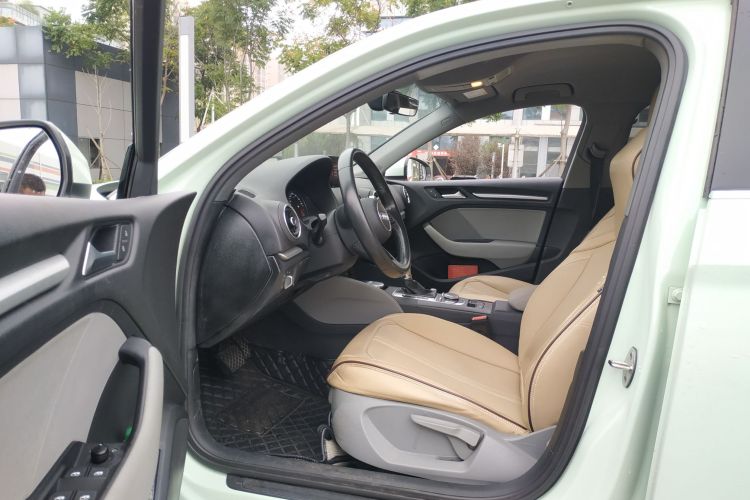 奥迪A3 2018款 30周年年型 Limousine 35 TFSI 进取型中控内饰7003