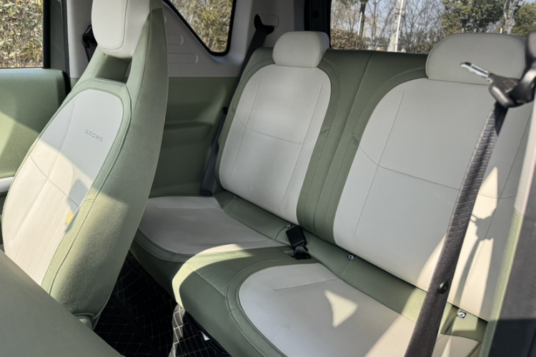 吉利银河 2025款 210km 熊猫骑士中控内饰7002