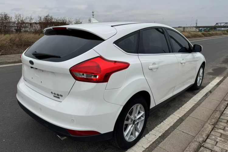 福特 福克斯 2018款 两厢经典 EcoBoost 180 自动精英型车身外观6007