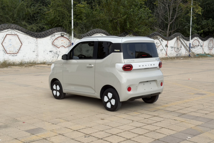 五菱汽车 宏光MINIEV 2024款 第三代 215km 进阶版车身外观6002