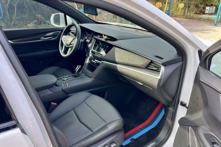 凯迪拉克XT5 2024款 2.0T 四驱豪华型（蜂鸟版）中控内饰7003