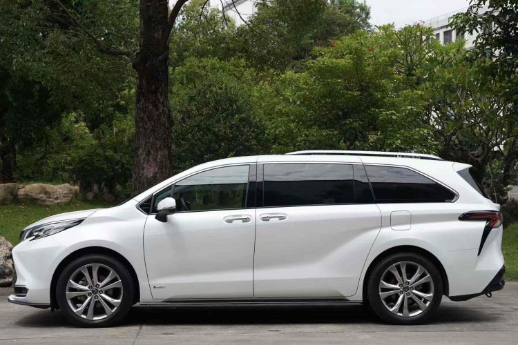 丰田 赛那SIENNA 2024款 2.5L混动 至尊版车身外观6009