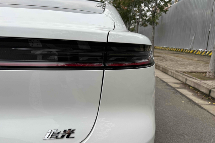 岚图汽车 岚图追光 2024款 PHEV 四驱超长续航行政版车身外观6005