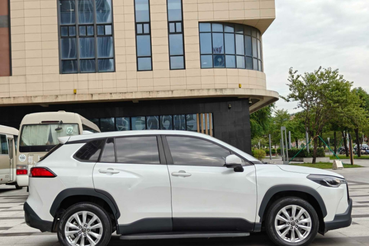 丰田 卡罗拉锐放 2022款 2.0L 先锋版车身外观6004