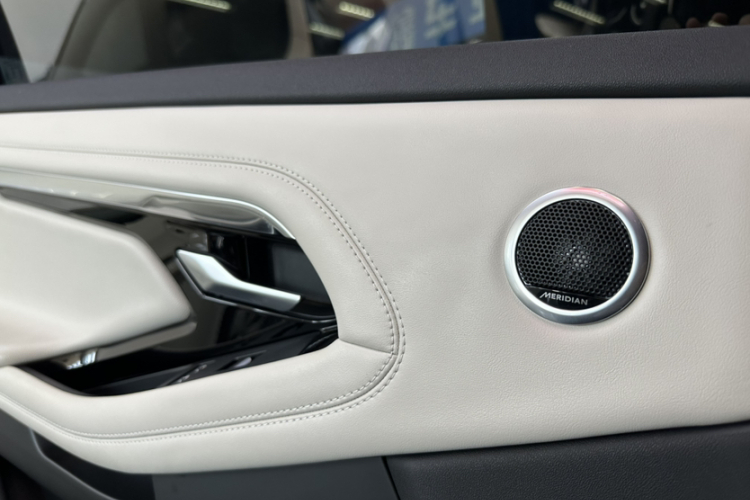 路虎 揽胜极光 2021款 极光L 249PS R-Dynamic First edition 首发版中控内饰7001