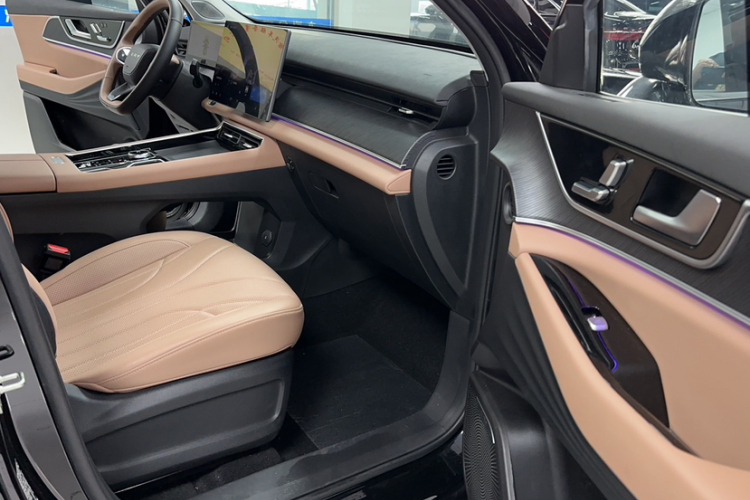 奇瑞 瑞虎8 L 2024款 2.0T 两驱豪华版 5座中控内饰7001