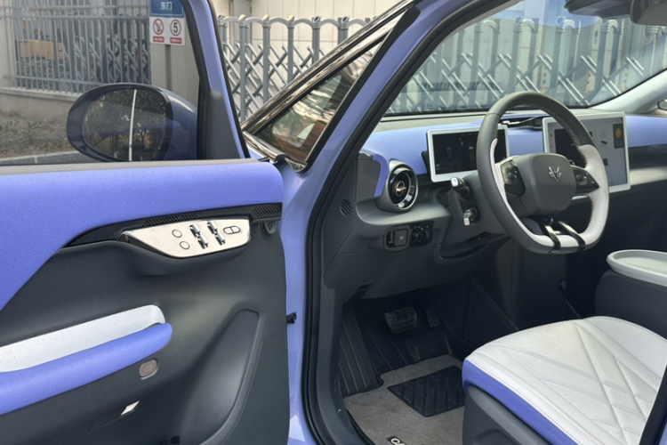 ARCFOX极狐 极狐考拉 2023款 家庭版中控内饰7006