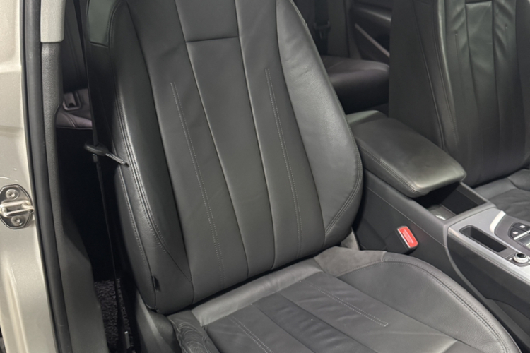 奥迪A4L 2018款 30周年年型 40 TFSI 时尚型局部细节41