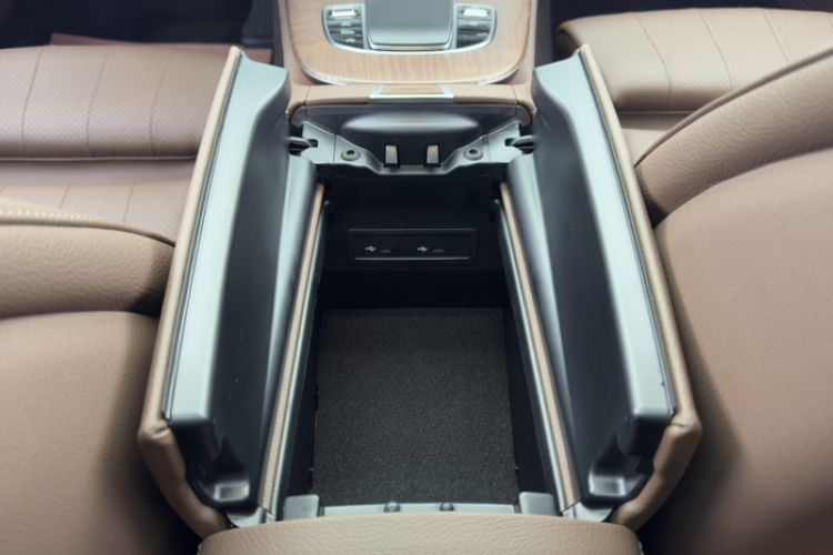 奔驰E级 2023款 E 260 L中控内饰7014