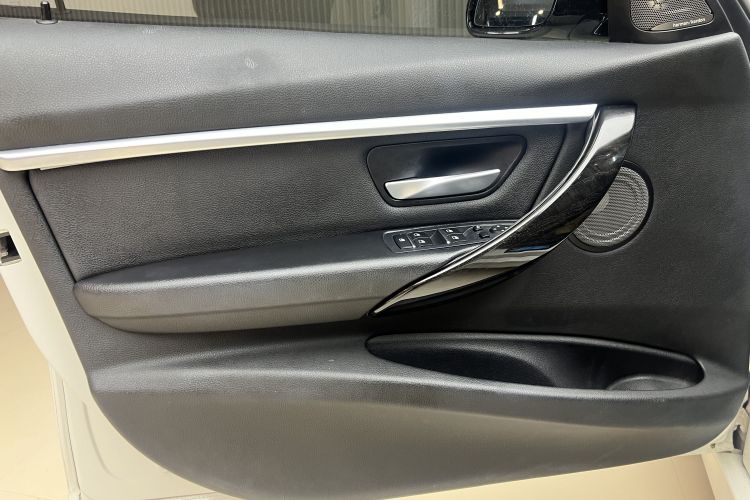 宝马3系 2019款 320Li M运动曜夜版中控内饰7013