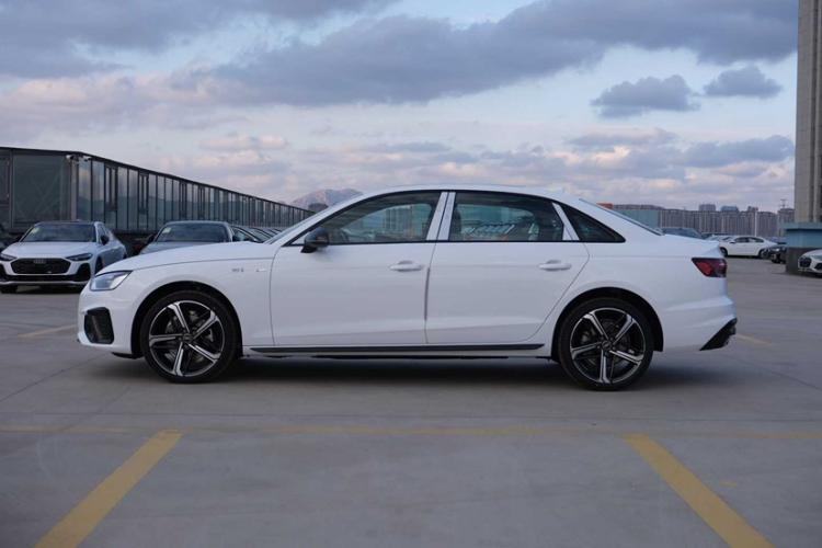 奥迪A4L 2025款 200万辆悦享版 40 TFSI 豪华动感型车身外观6003