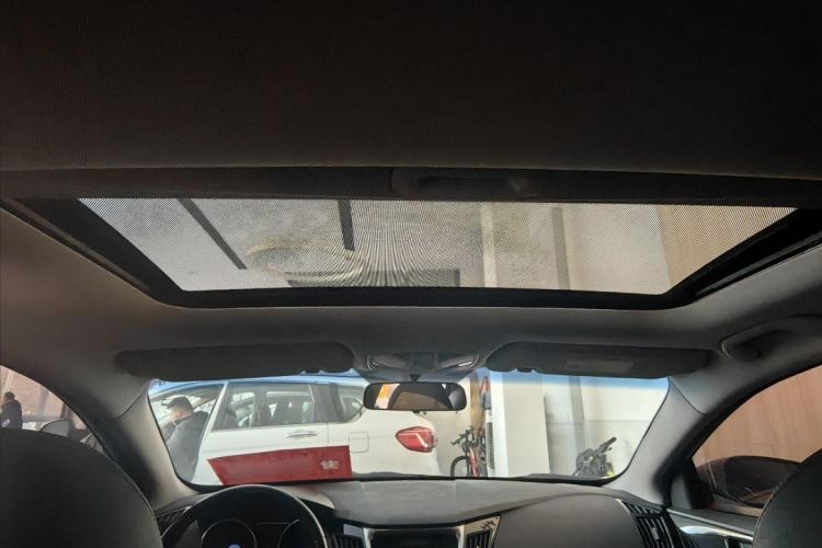 现代 索纳塔 2015款 经典 2.0L 自动豪华版中控内饰7003