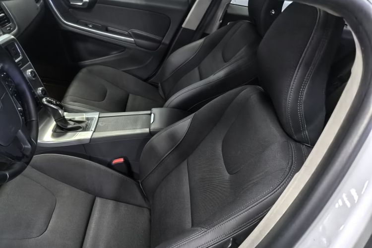 沃尔沃S60 2016款 S60L T3 智行版中控内饰7003