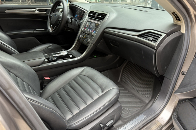 福特 蒙迪欧 2017款 EcoBoost 200 时尚型中控内饰7003