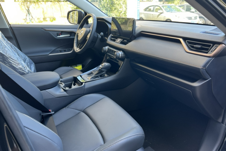 丰田 威兰达 2024款 双擎 2.5L E-CVT两驱都市版中控内饰7005