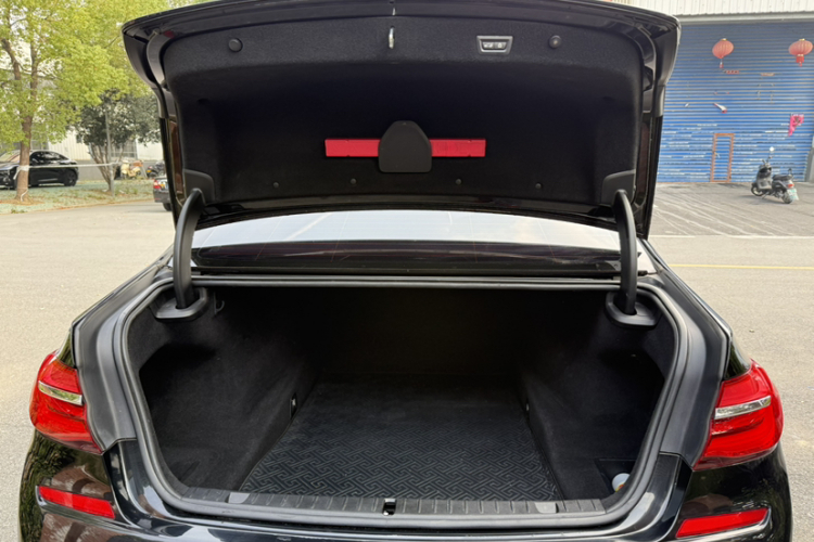 宝马7系 2018款 730Li 领先型 M运动套装局部细节23