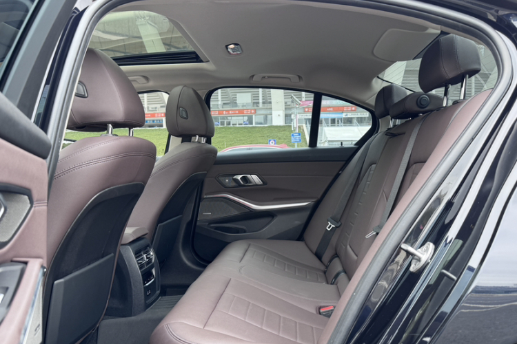 宝马3系 2021款 325i M运动曜夜套装中控内饰7002