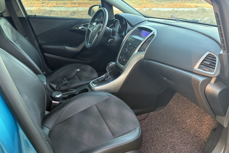 别克 英朗 2013款 XT 1.6L 自动时尚版中控内饰7005