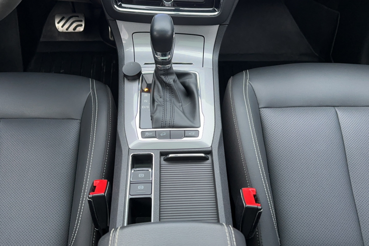 荣威RX5 2020款 20T 自动Ali智联网超越智臻版局部细节18