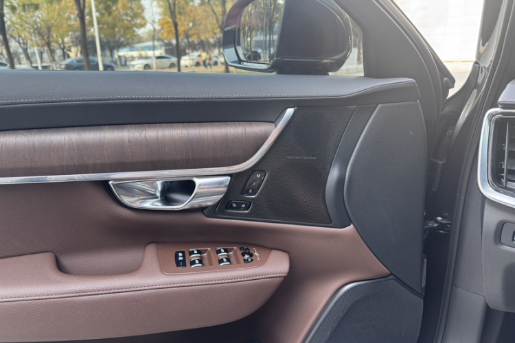 沃尔沃S90 2021款 B5 智远豪华版中控内饰7008