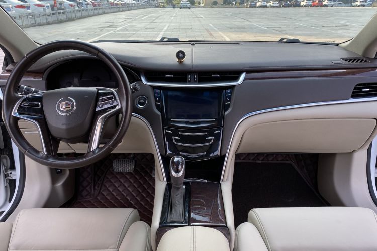凯迪拉克XTS 2015款 28T 精英型中控内饰7002