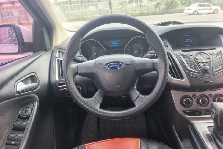 福特 福克斯 2012款 两厢 1.6L 自动舒适型中控内饰7003