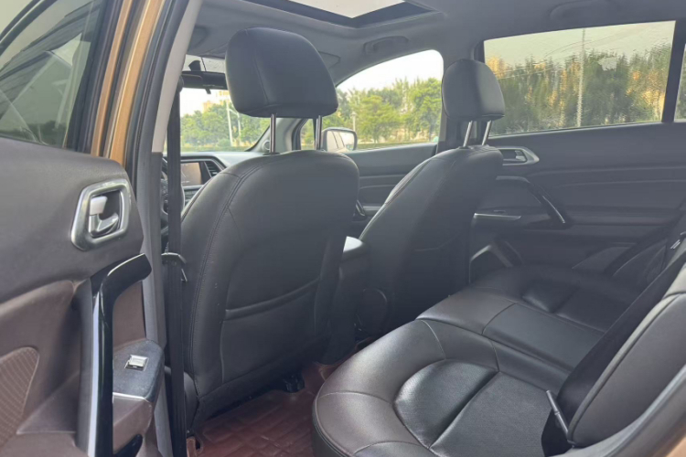 广汽传祺 传祺GS4 2015款 200T 手动豪华版中控内饰7001