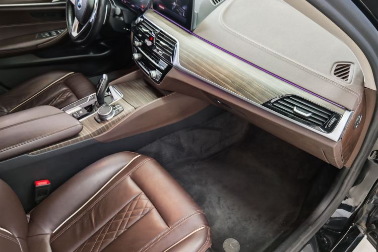 宝马5系 2020款 530Li 领先型 豪华套装中控内饰7013