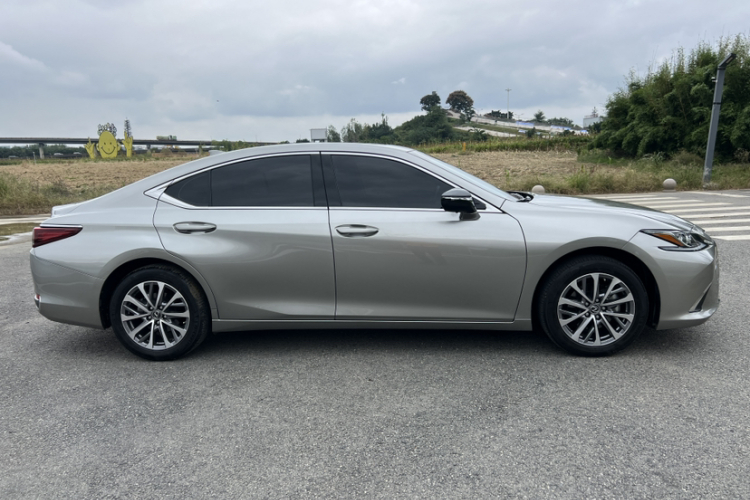 雷克萨斯ES 2021款 260 卓越版车身外观6008