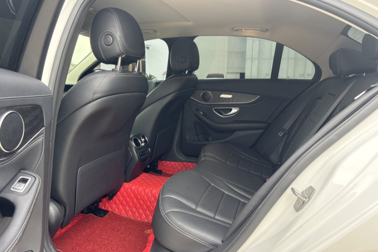 奔驰C级 2019款 C 180 L 时尚型运动版中控内饰7004